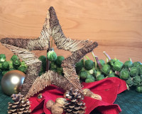 Weihnachtsdekoration und Rosenkohl