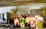 Gruppenbild in der Küche des Waldschulheims Kloster Schöntal